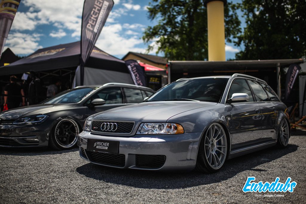 Audi RS4 B4 Variant stanced